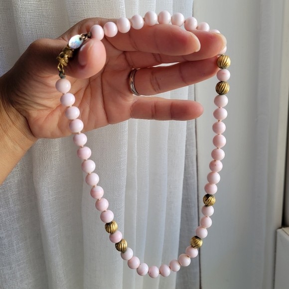 VINTAGE LES BERNARD INC NECKLACE SIGNED PINK BLUSH GLASS BEADS GOLD TONE - Picture 1 of 9